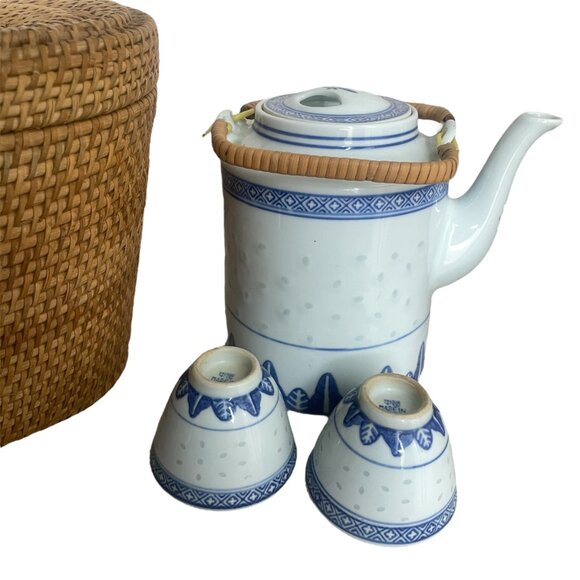 Vintage Picnic Tea Set: Tea Pot and Cups Blue White with Basket Dragon Design - Picture 3 of 8